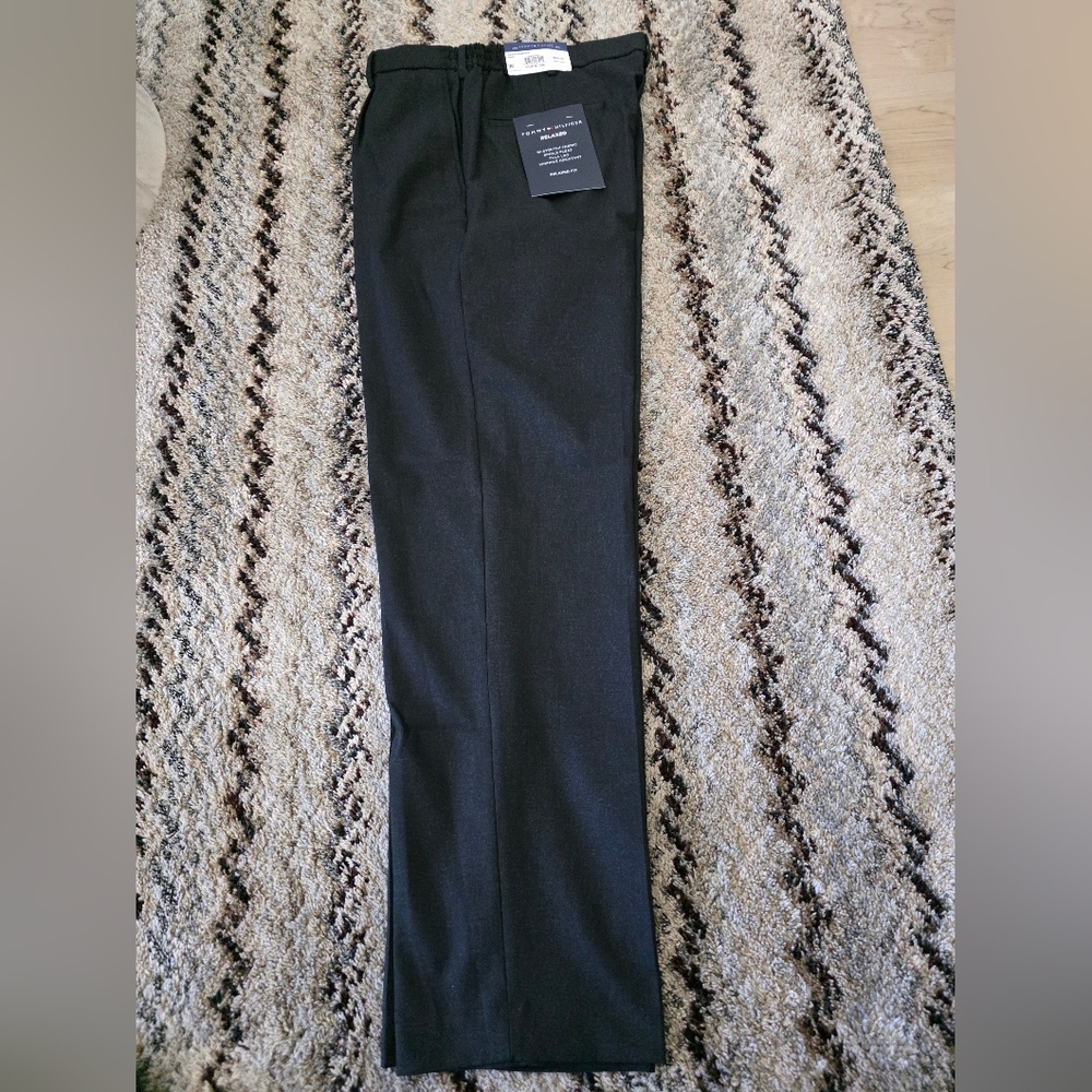 Tommy Hilfiger Mens Dress Pants 33x30 Wrinkle Free Charcoal Career $95 Relax Fit